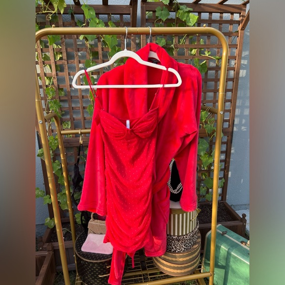 NWOT VS Robe - Picture 6 of 7